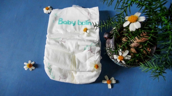 Ранг c пеленки младенца OEM ODM Breathable устранимая